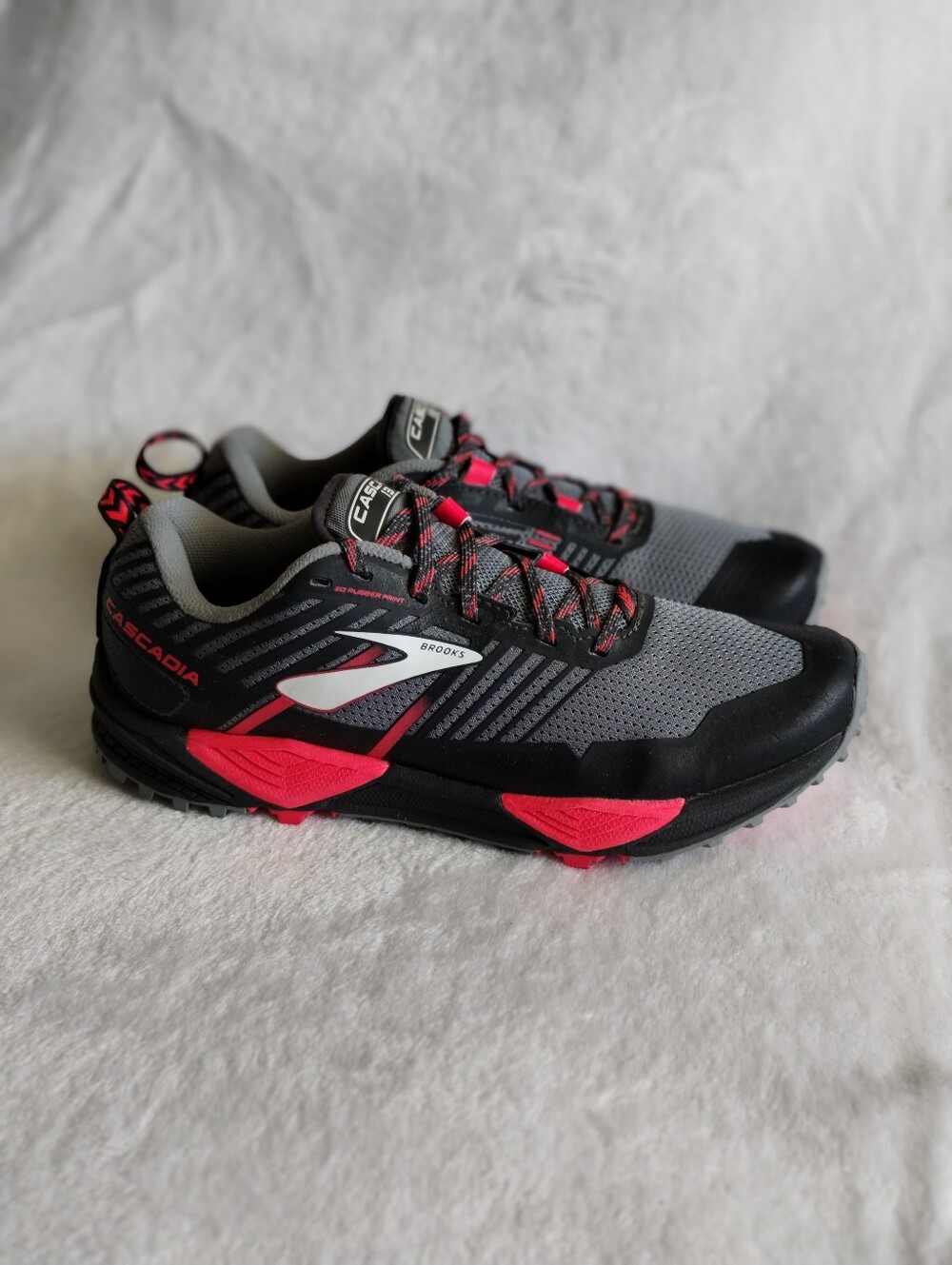 Brooks Cascadia 13 Trail Running Shoes Women’s 8.5 B Gray Black Pink 1202741B091